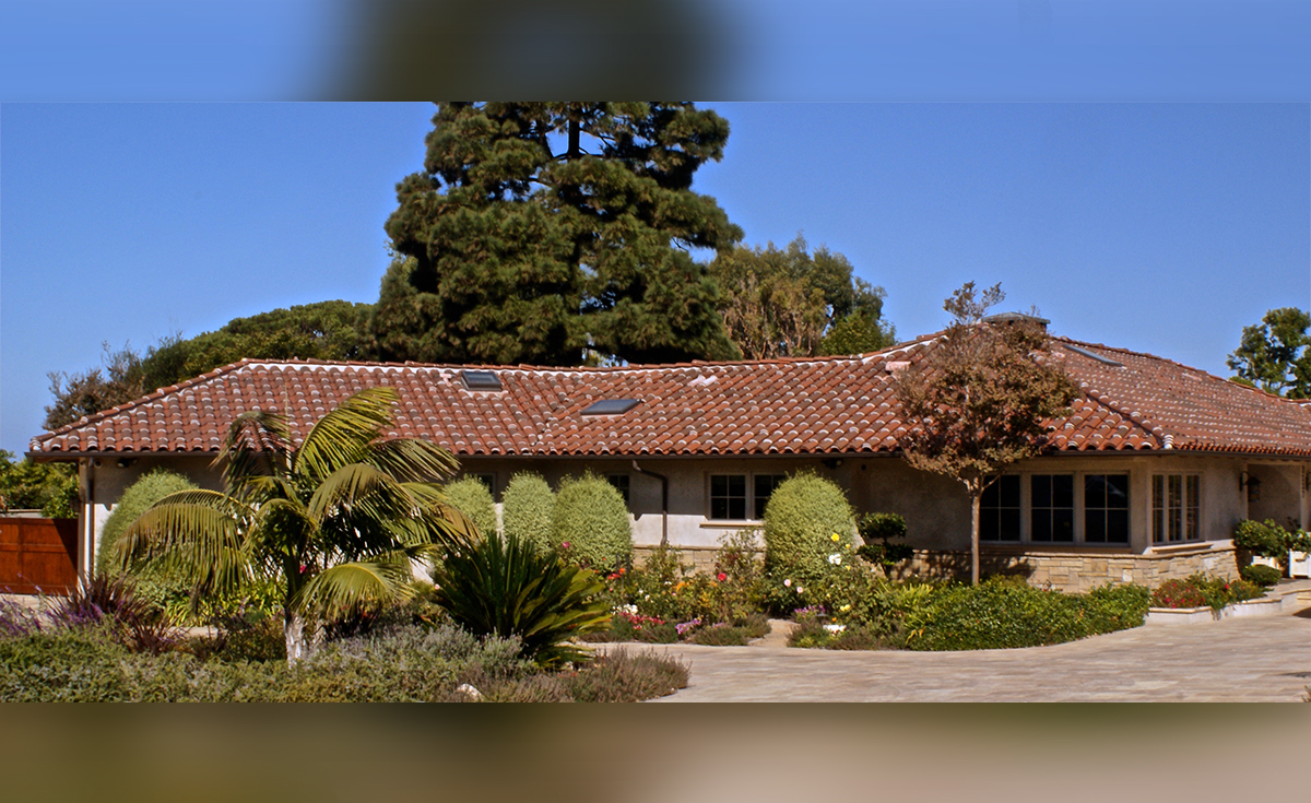 Corona Tapered mission two piece terra-cotta clay roof tile in B340-R Vintage Red Blend with 100% mortar boosting and mudded eave closure on Palos Verdes Estates home, California